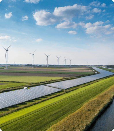 polder met zonnepanelen